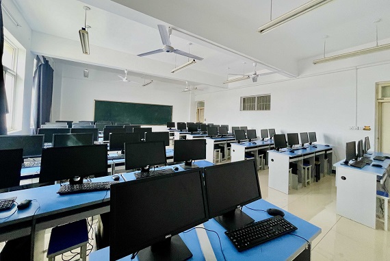 山东省安装工程技工学校计算机专业机房