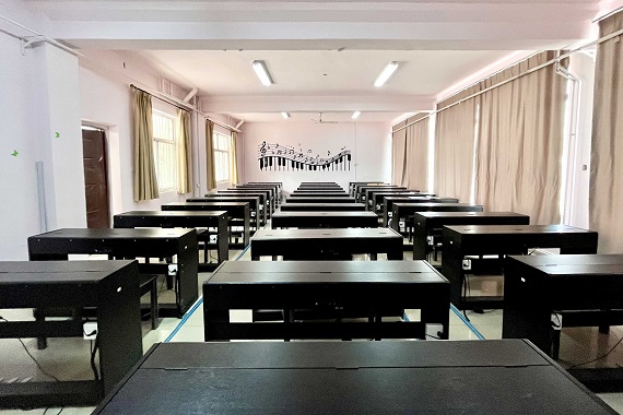 山东省安装工程技工学校幼儿教育专业琴房